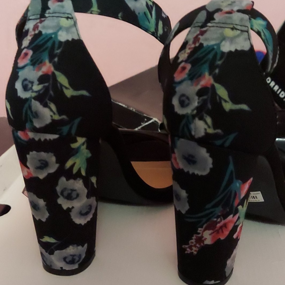 Shoes - Picture 2 of 4